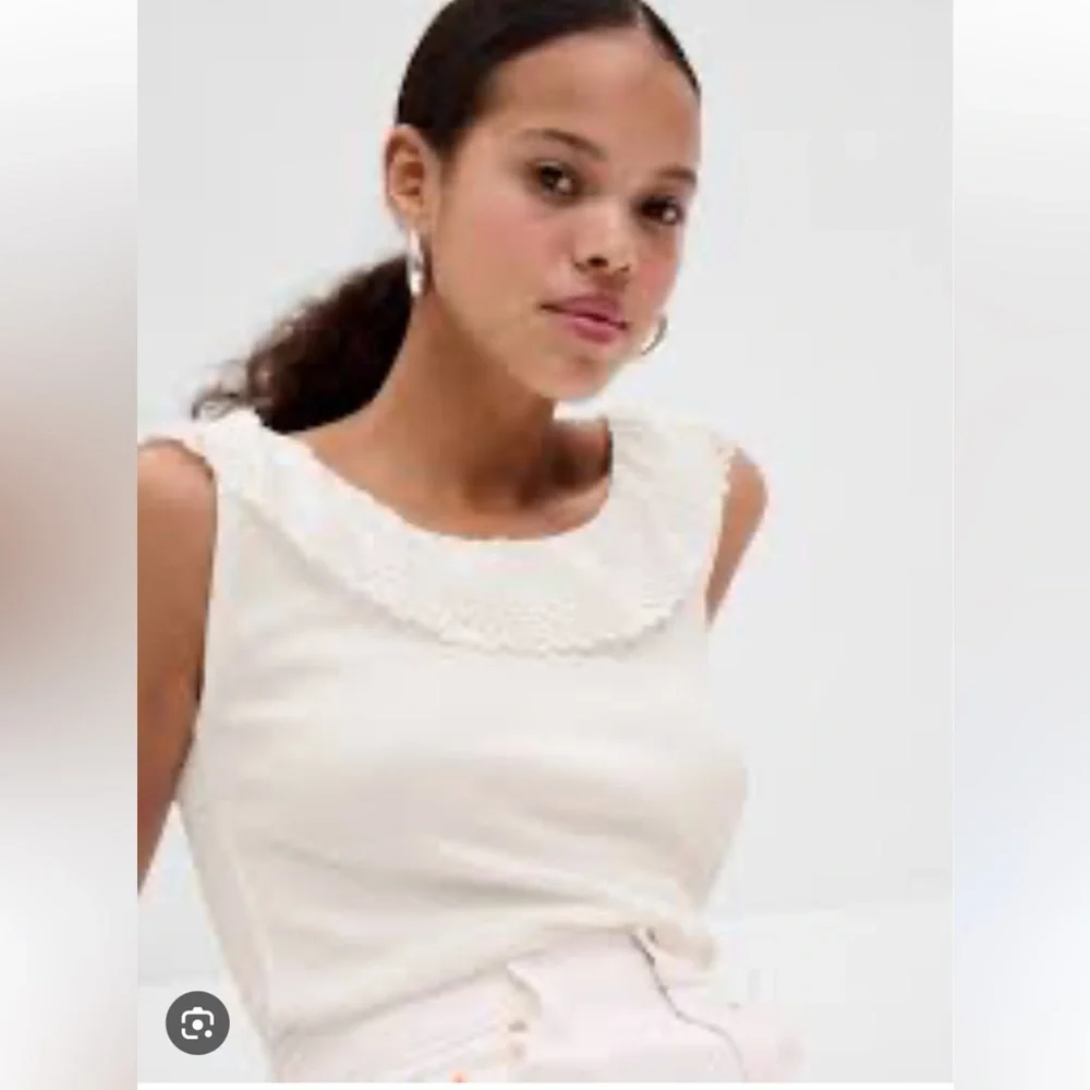 GAP Eyelet Ruffle Neck Ribbed Tank Top - Picture 14 of 14